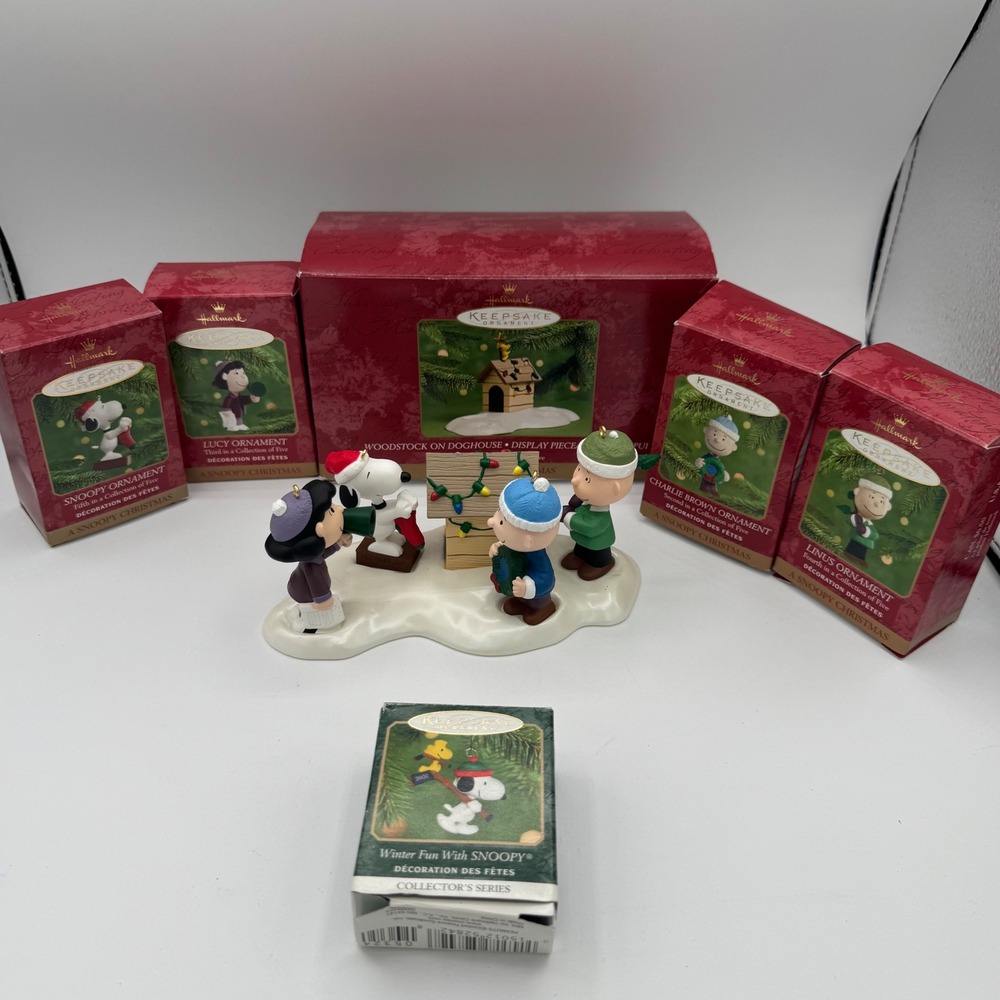 Hallmark Keepsake Peanuts A Snoopy Christmas 5 Piece Set & Mini Ornament READ